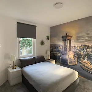 Maria- Bright And Modern Center . Edinburgh
